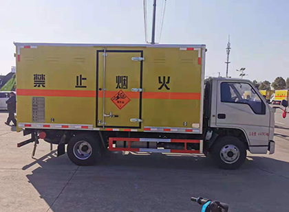 建湖爆破器材运输车技术升级与安全合规新趋势
